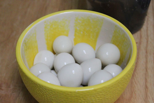 Trứng cút kho 137