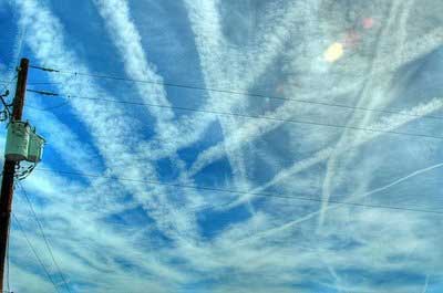 CHEMTRAILS; ils existent.... Holly-10