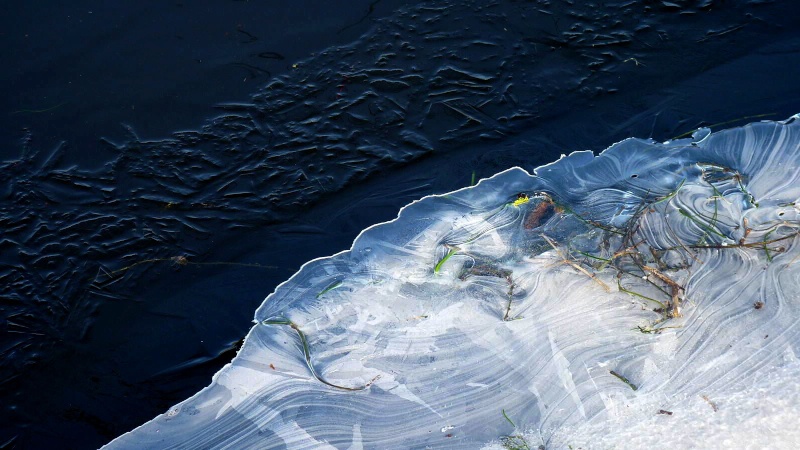 Emprisonnées dans la glace Desher10