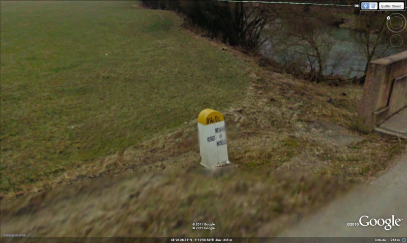 STREET VIEW : borne routière qui marque la frontière entre des départements Borne10