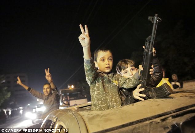 Fratze des friedlichen Islam: Kinder voll des Hasses auf Juden schreien nach Massenmord und Krieg X0004411