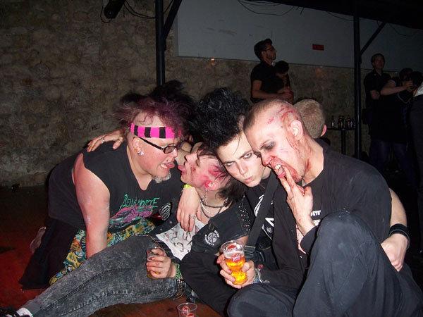 deathrock & goth+punk  people image thread - Page 4 L_df8510