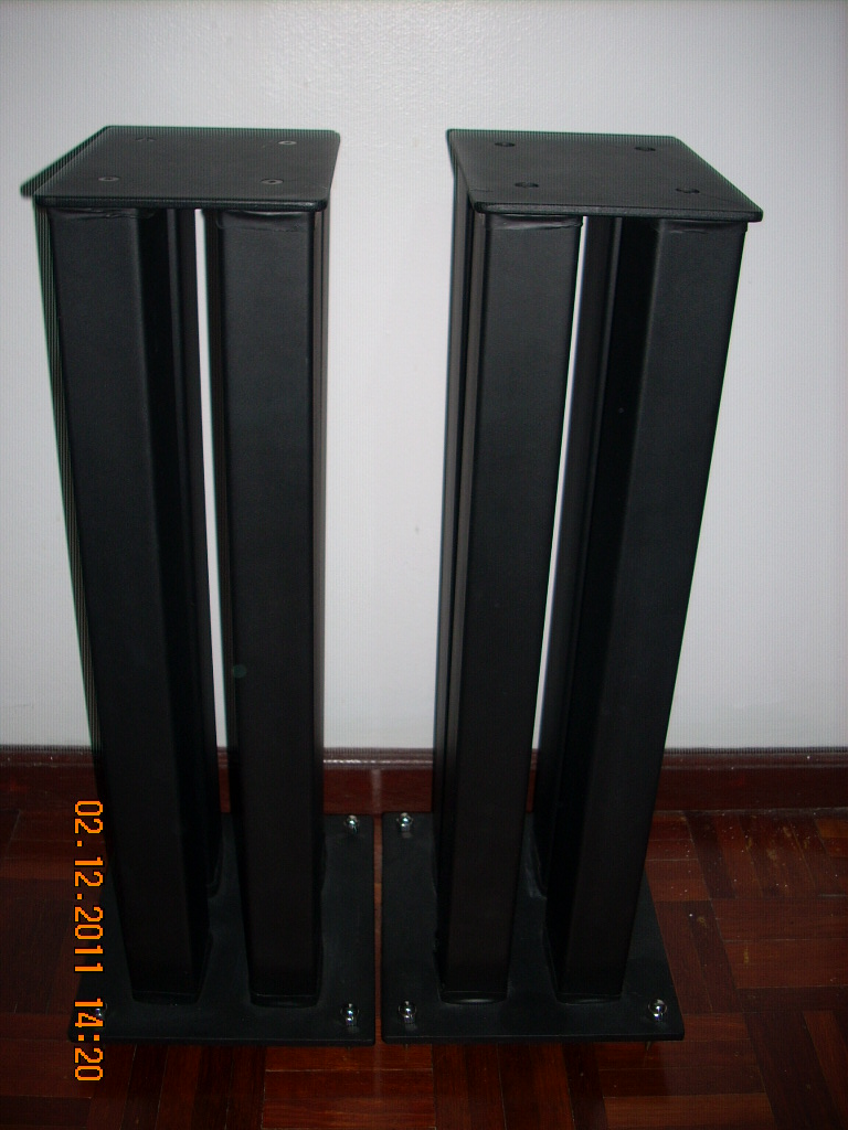 Generic 24" stands ( used )- sold Dscn6210