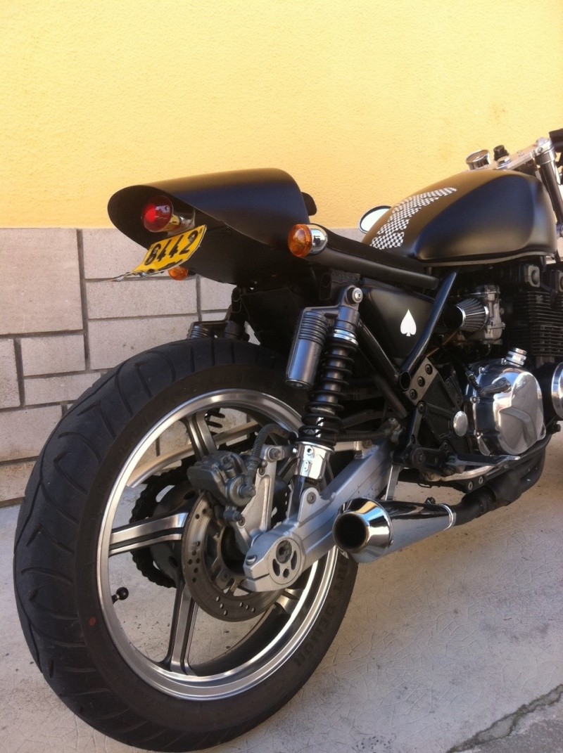 Zephyr en Café racer pour Picolo - Page 2 410