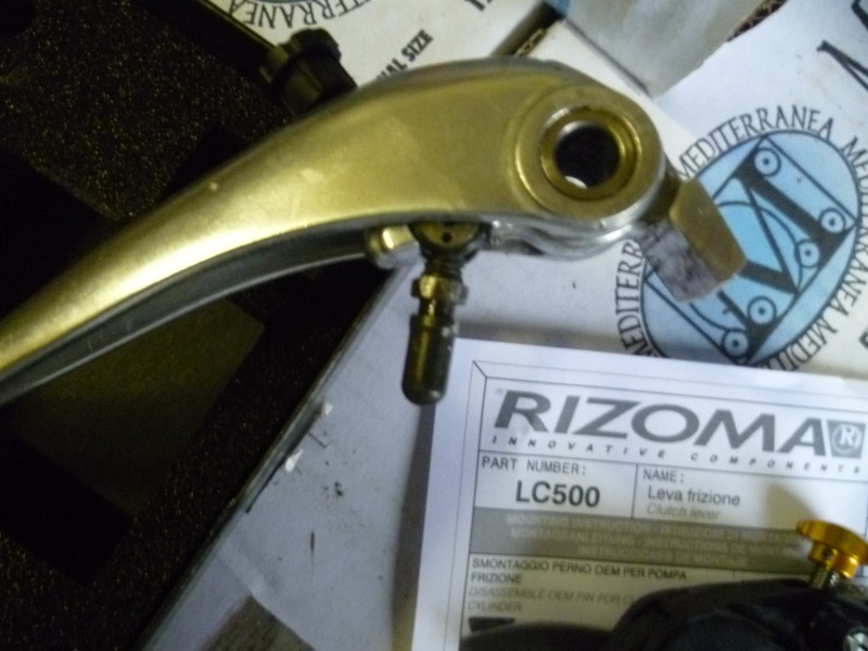 TUTO:remplacer ses leviers de frein et d'embrayage par des leviers Rizoma 00710