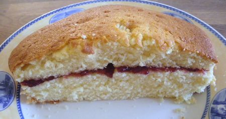 gateau au citron et a la confiture de framboise 63206411