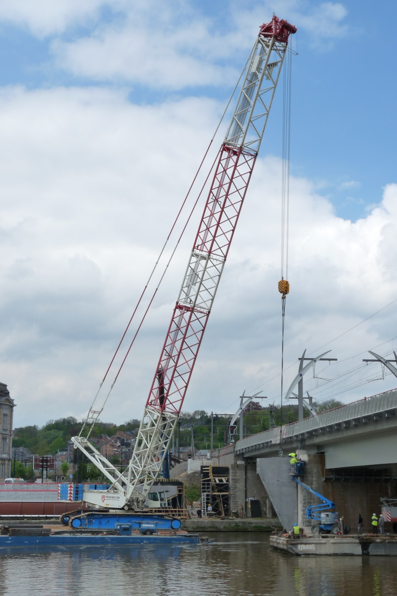 Remplacement pont ferroviaire par SARENS (TC2800) (Namur) P1120716