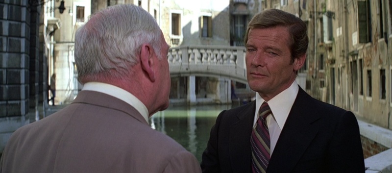The suits of James Bond Venice10