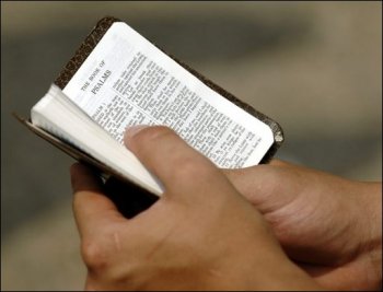 La bible ou le téléphone portable? Photo_10