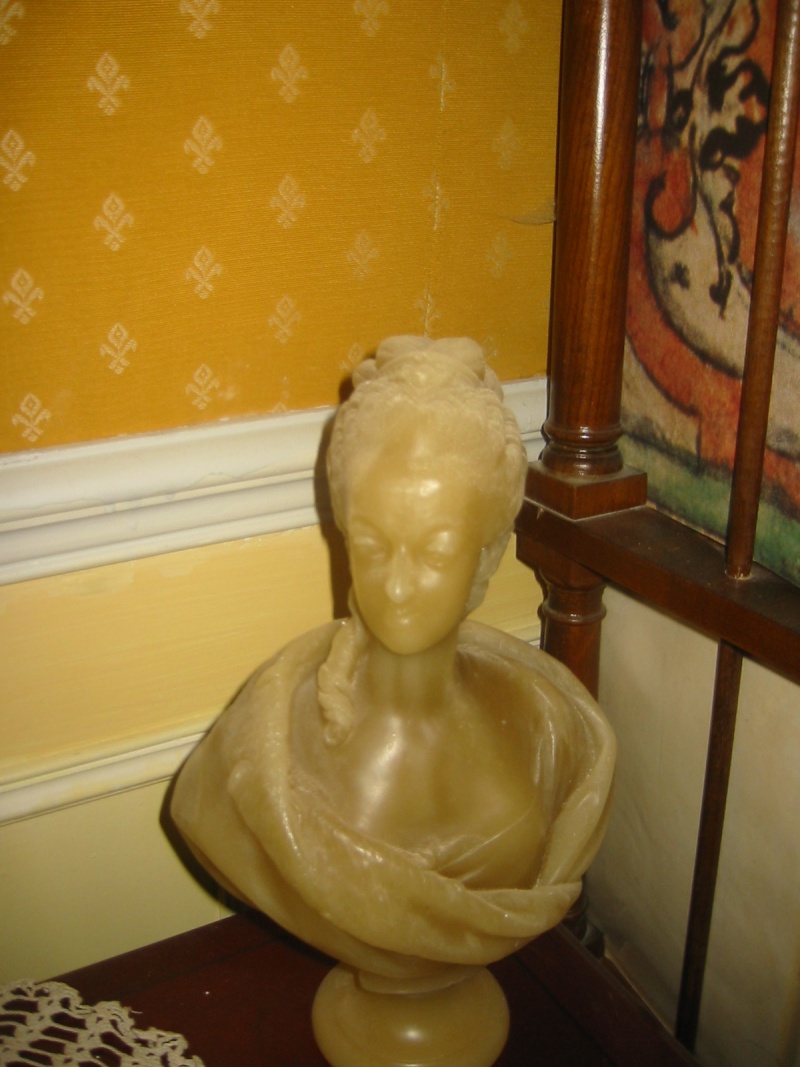 Variations autour d'un petit buste de la Reine Boizot10