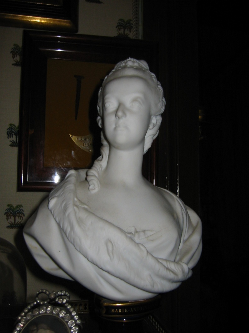 Marie Antoinette, portraits d'après Elisabeth Vigée Lebrun Pajou11