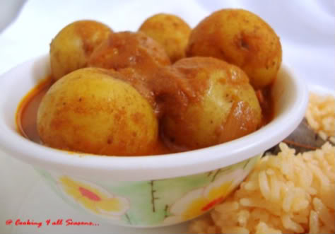 Potato Curry with Yogurt Gravy 12825210