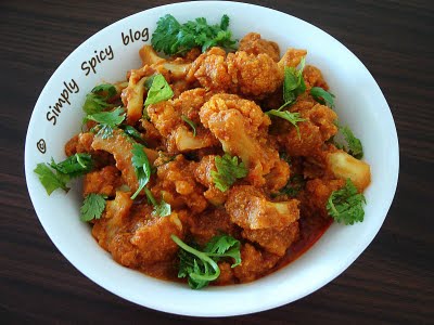 Potato Curry with Yogurt Gravy 12825410