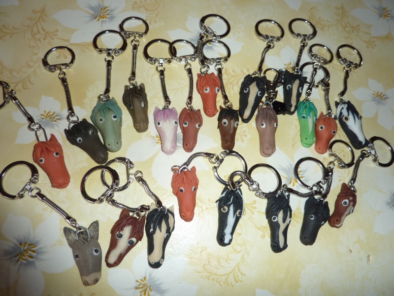 Porte-clés, bijoux de portables et magnets fabriqués main par Anne !!  - Page 4 P1030717