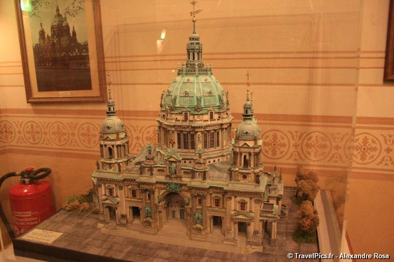 La cathédrale de Berlin ( Berliner Dom ) , nécropole de la dysnatie prussienne des Hohenzollern 5111