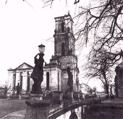 L'église de la Garnison de  Potsdam , sépulture des rois de Prusse Frédéric-Guillaume 1er et Frédéric II jusqu'en 1943 810