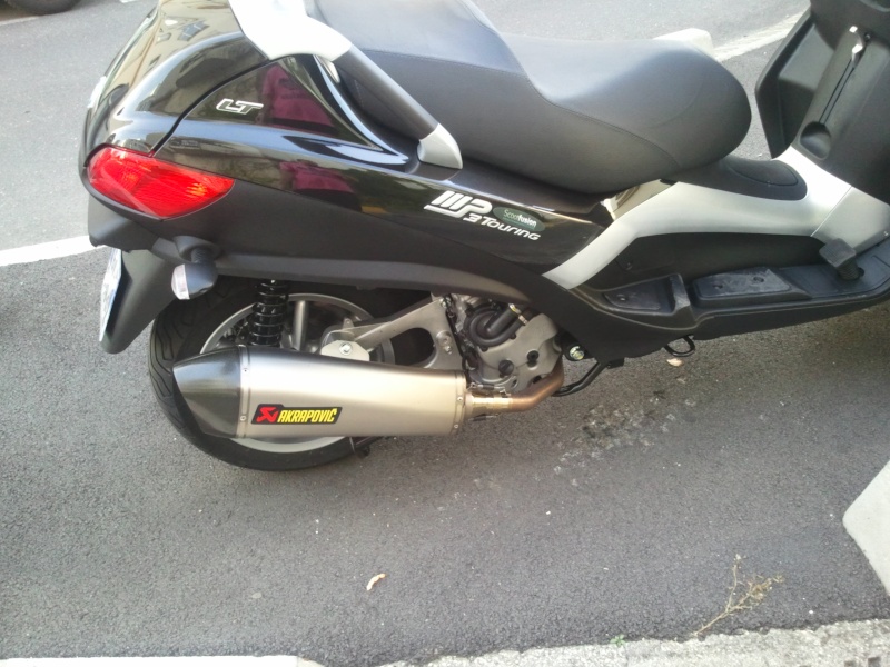 Nouvel échappement AKRAPOVIC pour nos scooters 3 roues... Photo025