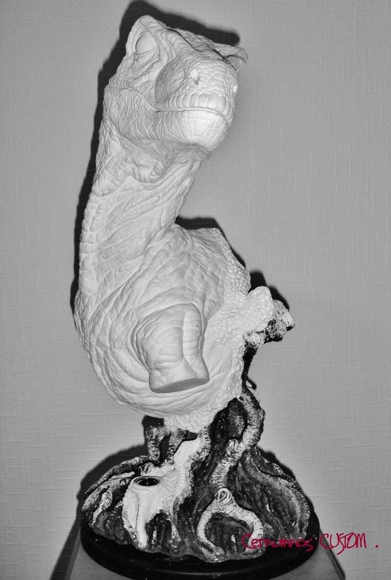 Buste résine " Vélociraptor " de Jurassic parc . Dsc01911