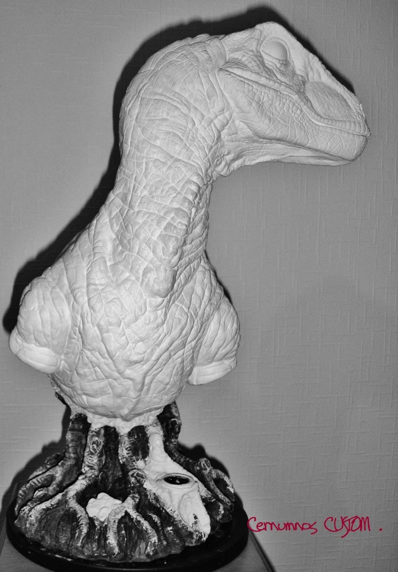 Buste résine " Vélociraptor " de Jurassic parc . Dsc01913