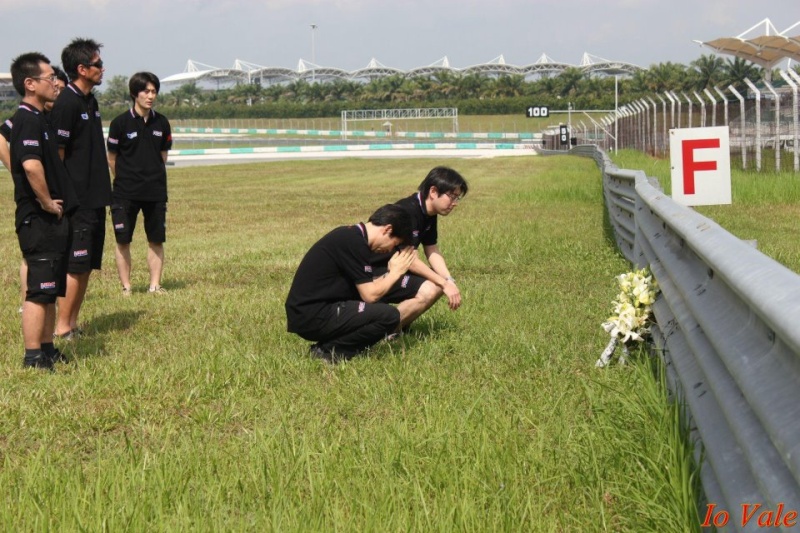 MOTO GP 2012 - Page 2 42121810