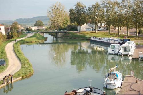 Le canal de Bourgogne Port13
