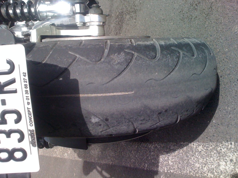 changement de pneu arriére sur mon street rod de 2006 Img_1310