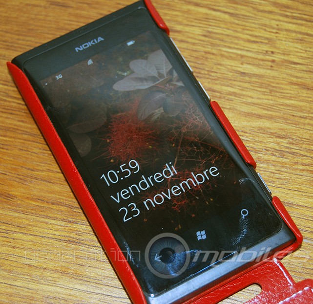 [ORDICA-STORE] Housse Issentiel - étui cuir volet ouvrant "Tradition Ultra Mince" rouge grainé Nokia Lumia 800 Ouvert10