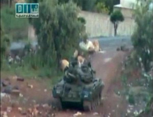 دبابات من الجيش السورى تقصف مدينة الرستن وتقتحم حلب 1_201125