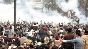 اليوم محكمة جنايات القاهرة تشاهد 6 أشرطة للمخابرات تدين مبارك وأعوانه في قضية قتل المتظاهرين 2011-208