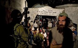 يهود يقدنسون قبر نبى الله يوسف بحماية من الجيش الإسرائيلى 41591010