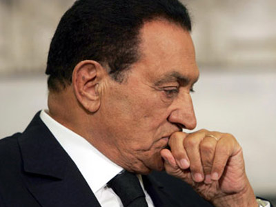مبارك أثناء التحقيقات: الأمن لم يكن معه أسلحه إطلاقاُ والمتظاهرون هم من كان يحملها 593uyd10