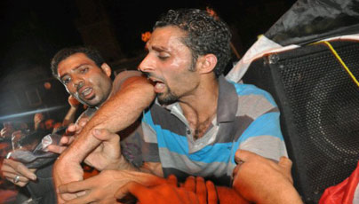 صفوت حجازى يرافق "أحمد الشحات" الذى أشعل النيران فى علم إسرائيل خوفاُ من تسليمه لأى جهة Ahmad-10