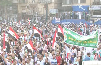 الألاف يقيمون "صلاة العيد" فى ميدان التحرير Ikhwan11