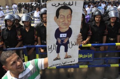 اليوم إستئناف محاكمة "مبارك" وأنباء عن مشاركة 5 محامين كويتيين Placar10