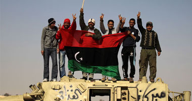 ليبيا: الثوار يستعدون لتنفيذ عملية "فجر عروس البحر" وأنباء عن إنشقاق عبد السلام جلود أحد أكبر مساعدى القذافى S3201110