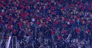 فيديو: أحدث الشغب فى مباراة الأهلى وقعت بعدما سب الجمهور مبارك والعادلى S9201116