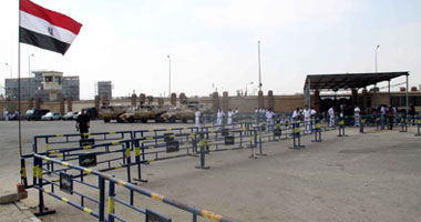 أفراد القوات الخاصة تتولى تأمين مقر محاكمة مبارك أثناء "شهادة المشير" S9201138