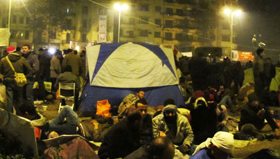 طرد فريق قناة "المحور" من ميدان التحرير Tahrir18