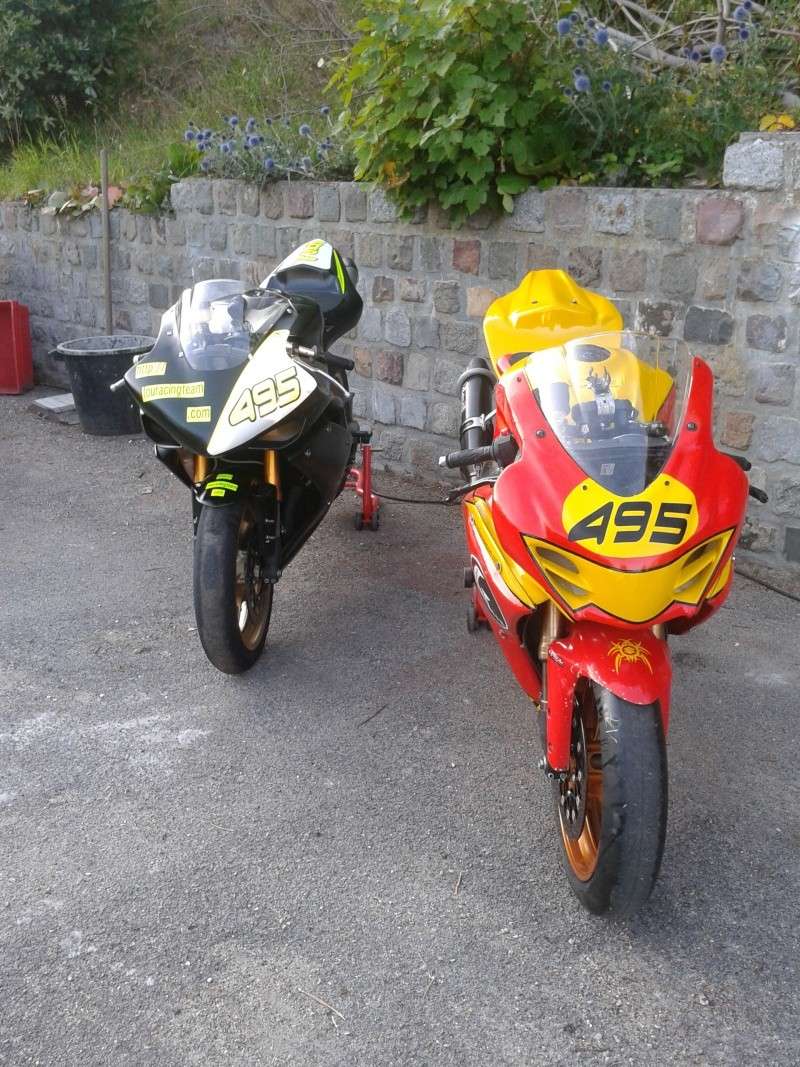 nos machines 1000 gsxr 2009 et deux r1 2008 . 2011-021