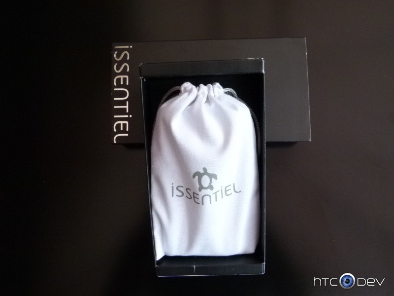 [ISSENTIEL] Test Housse Cuir avec Volet ouvrant Collection "Ultra Mince" Blanc Grainé pour HTC ONE X P1040221