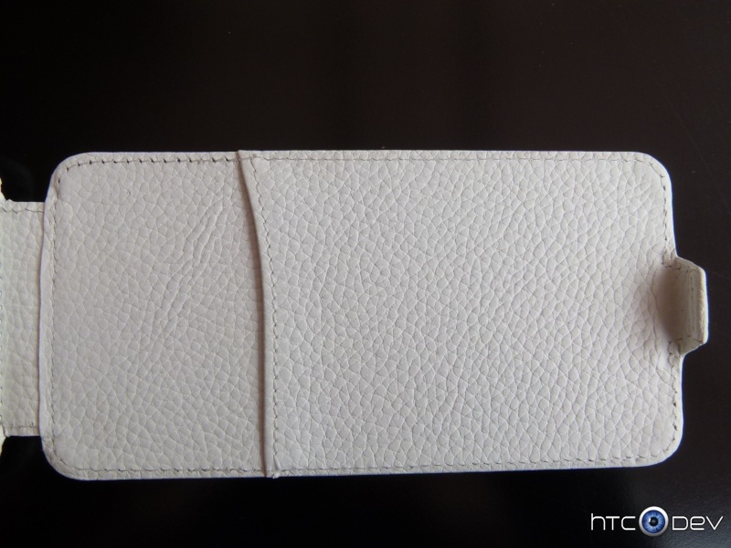 [ISSENTIEL] Test Housse Cuir avec Volet ouvrant Collection "Ultra Mince" Blanc Grainé pour HTC ONE X P1040234