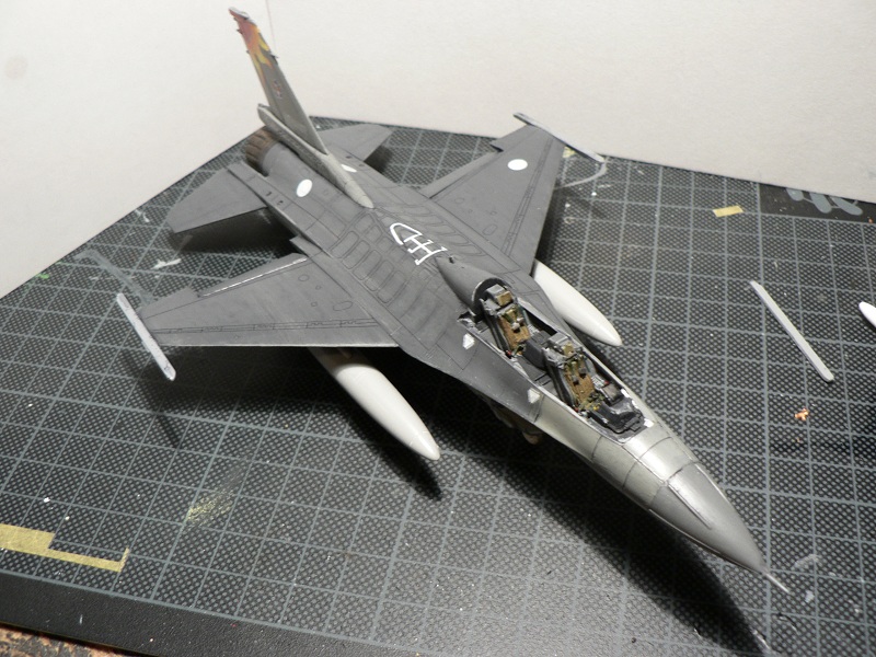 [Hobby Boss] General Electric F-16 (ROCAF) - Page 2 8-210