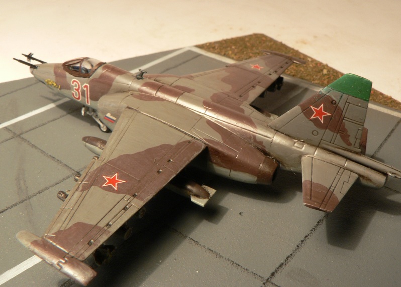 Sukhoi Su-25 Frogfoot [ Academy - 1/144] Su25-410