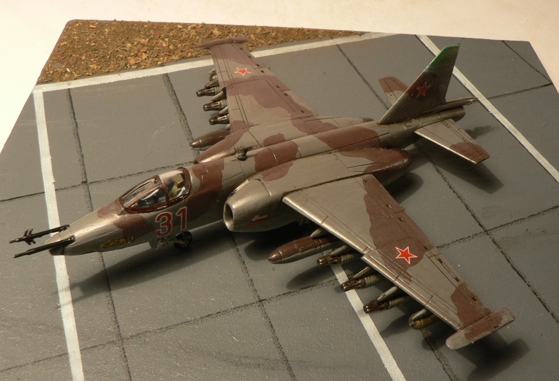 Sukhoi Su-25 Frogfoot [ Academy - 1/144] Su25-710