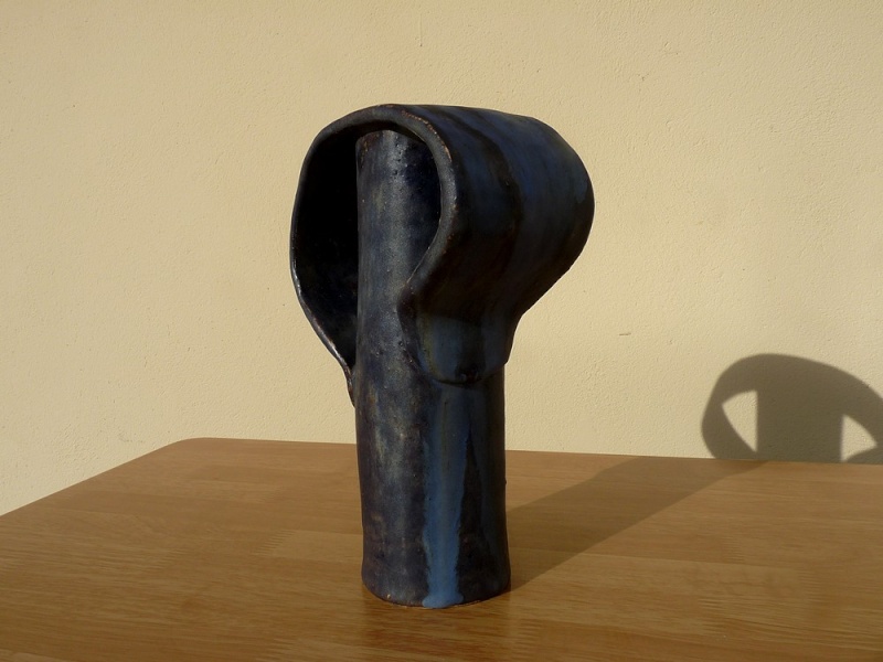 Vase bleu monogramme en cerux CL - Christel Lauer P1080811