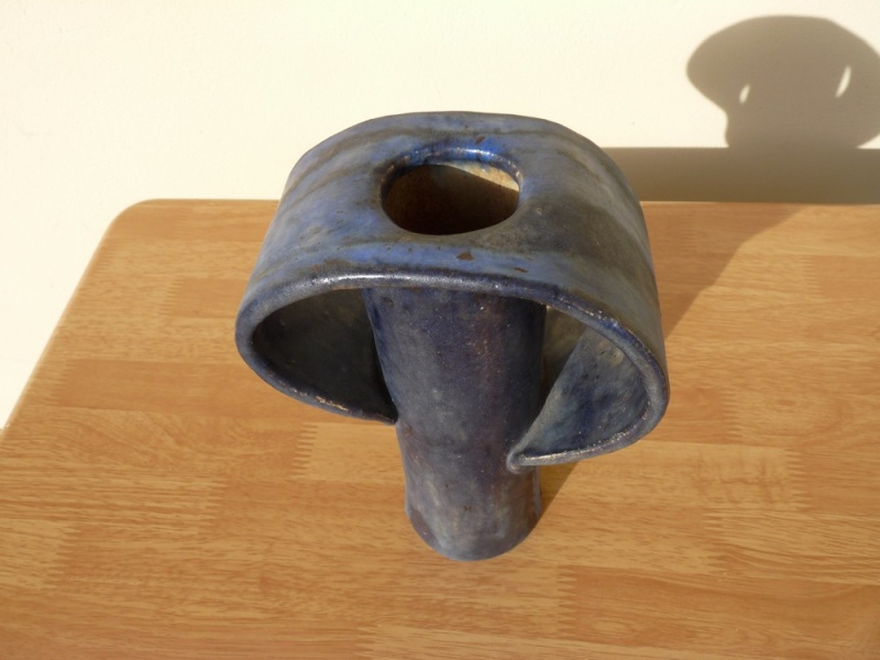 Vase bleu monogramme en cerux CL - Christel Lauer P1080813