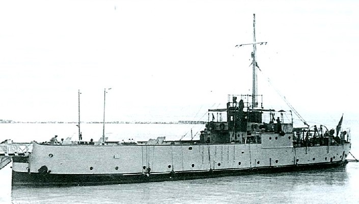 Les navires de la guerre des mines et auxiliaires italiens Adige10
