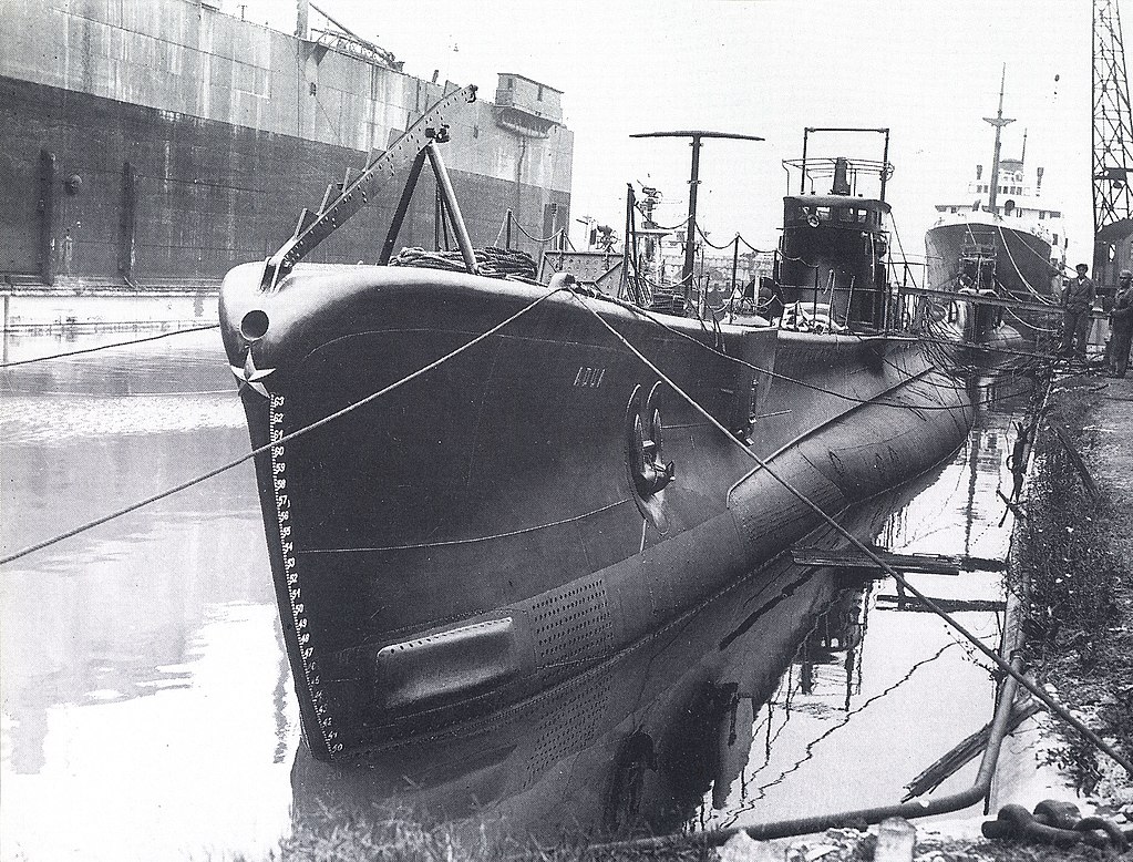 Les sous marins italiens de la seconde guerre mondiale - Page 4 Adua_110