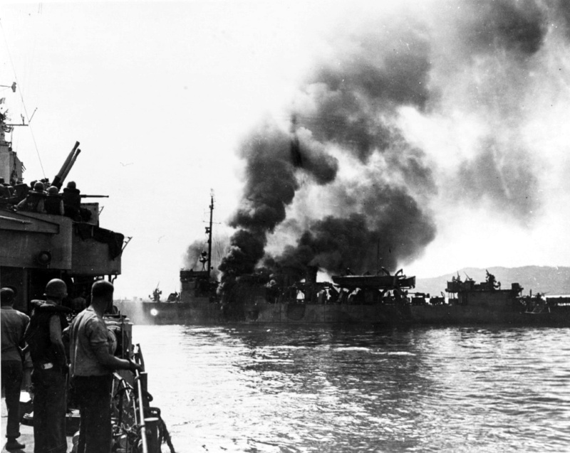 Les Kamikazes japonais attaquent  Apd16_10
