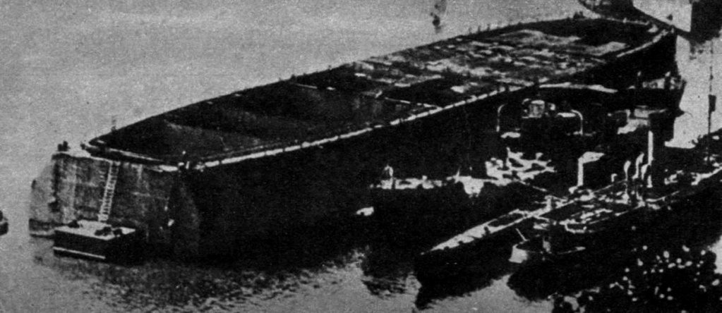 Le cuirassé Clemenceau en construction à Brest en 1940 Clemen15